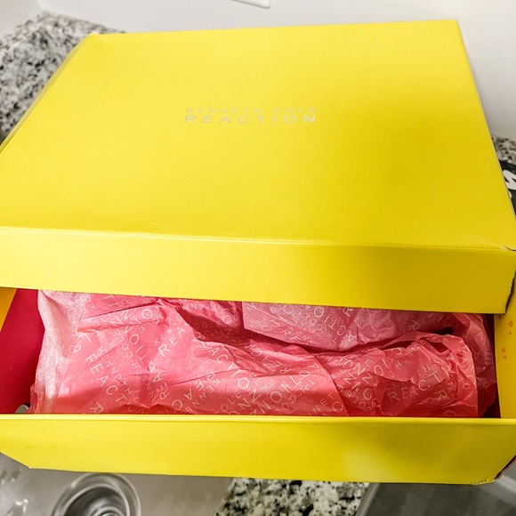 Kenneth Cole Reaction Taupe Brown Heeled Chelsea Booties Size 8 - Picture 5 of 8